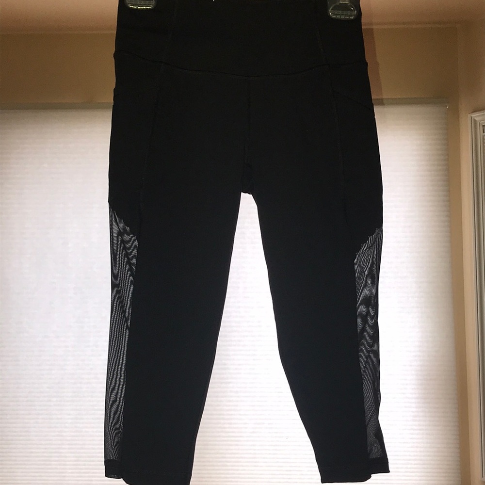 Victoria Secret Sport Black Capri Leggings w/ Mesh - Picture 10 of 14